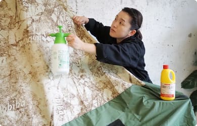 テントサウナの清掃と除菌処理の様子
